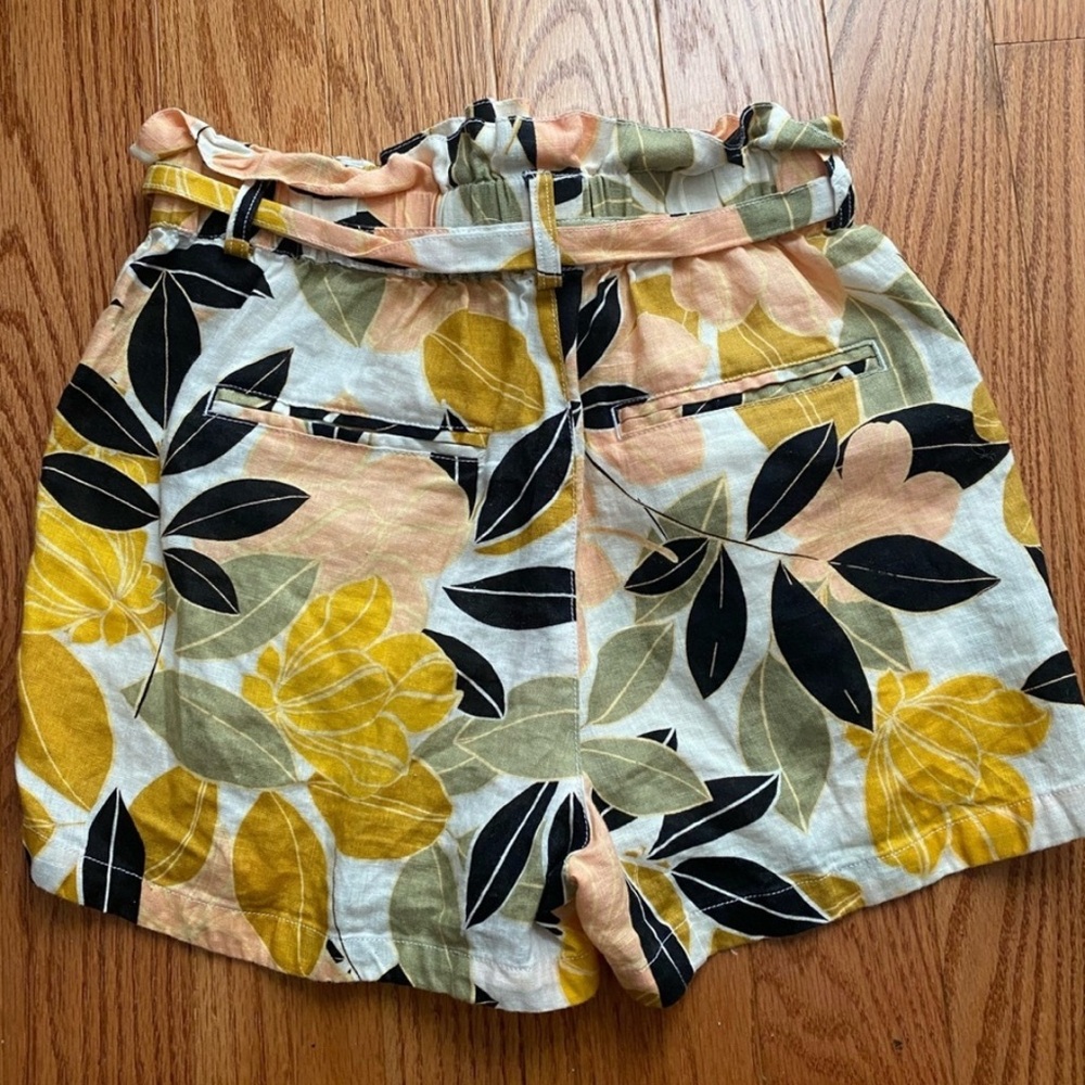 Rachel Zoe 100% Linen Multi Color Floral Shorts Size Small - Picture 4 of 4